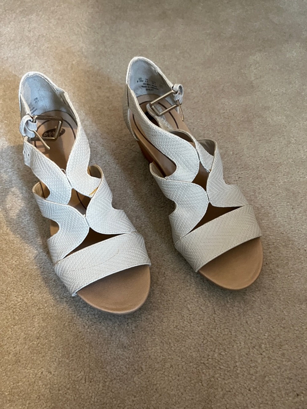 6.5 Dr Scholl's Cream Textured Wedge Sandals with Buckle